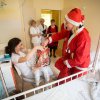 Mikołaje – taksówkarze z wizytą w słupskim szpitalu